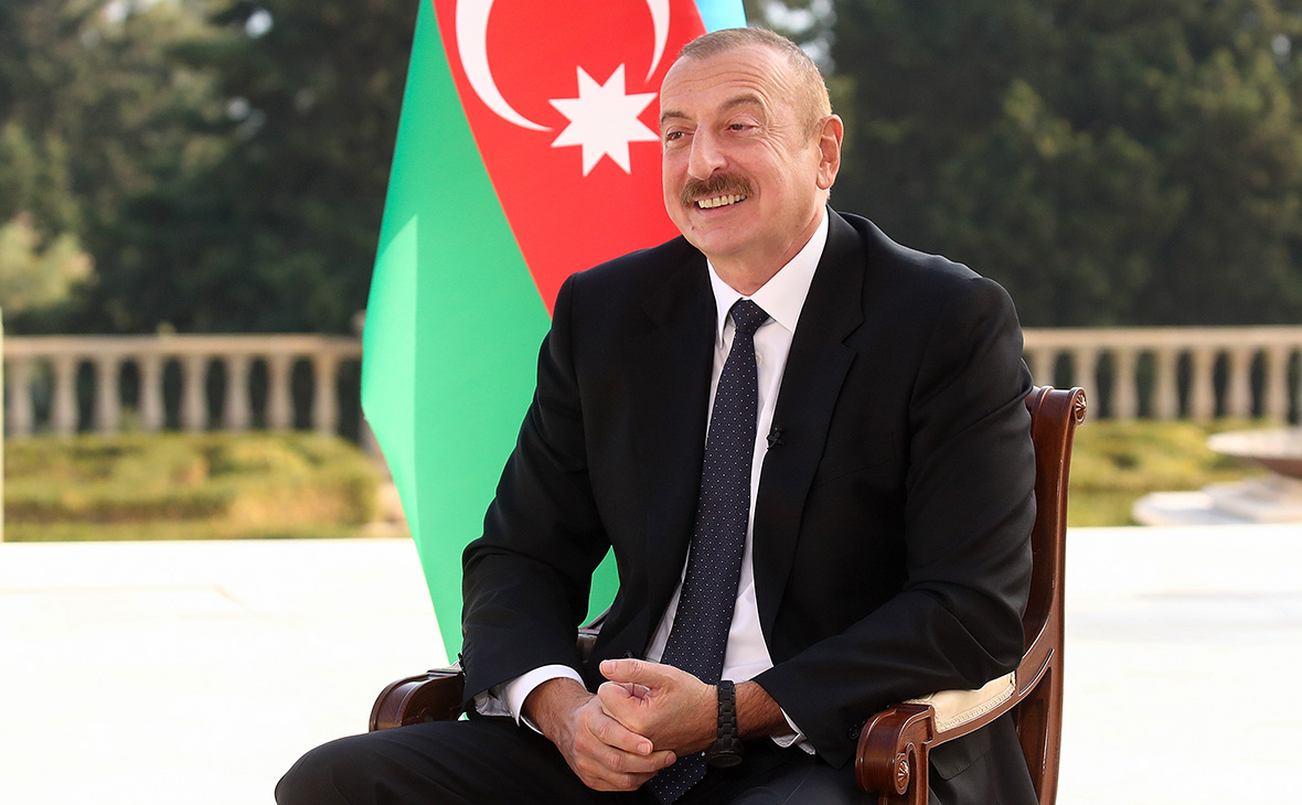 Президент Азербайджана Ильхам Алиев поздравил с Днем солидарности азербайджанцев мира