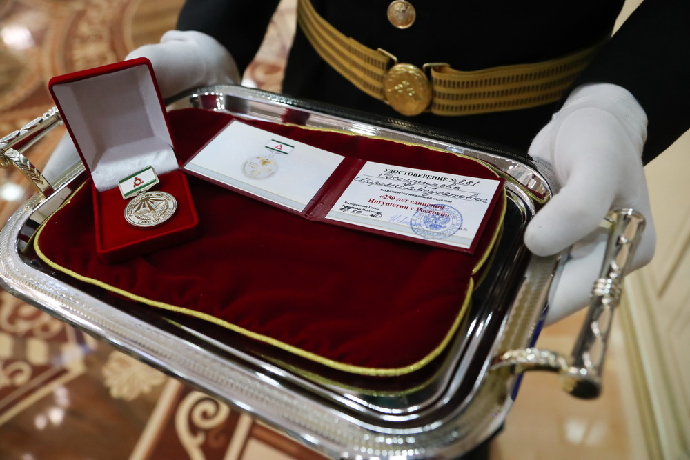 Фаика Алиева наградили юбилейной медалью Республики Ингушетии