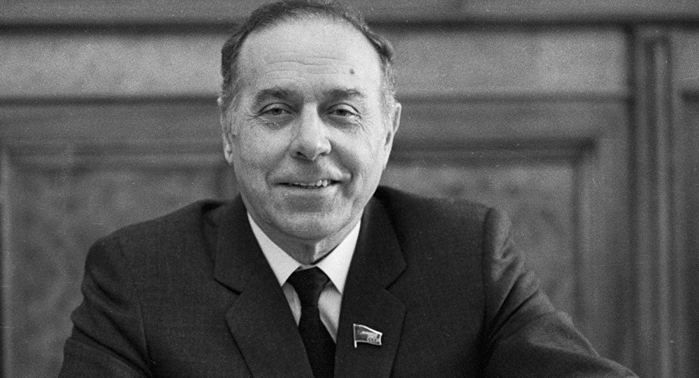 Исполняется 98 лет со дня рождения Общенационального лидера Азербайджана Гейдара Алиева
