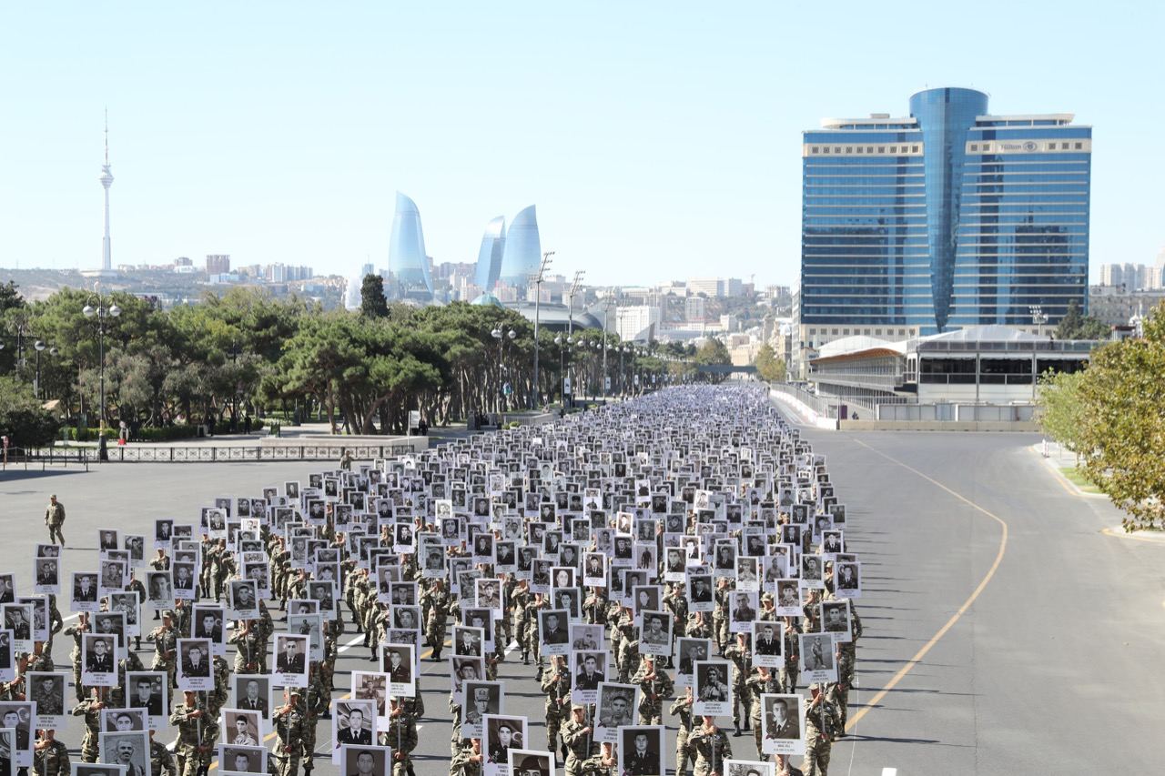 В Баку прошло шествие в память о погибших во второй Карабахской войне