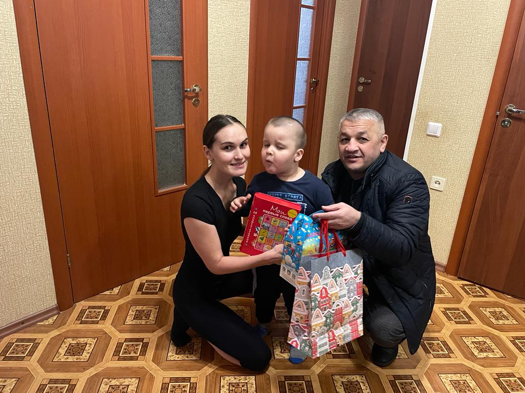 Лениногорские азербайджанцы подарили «Добрый новогодний подарок» детям из малообеспеченных семей и с ограниченными возможностями здоровья