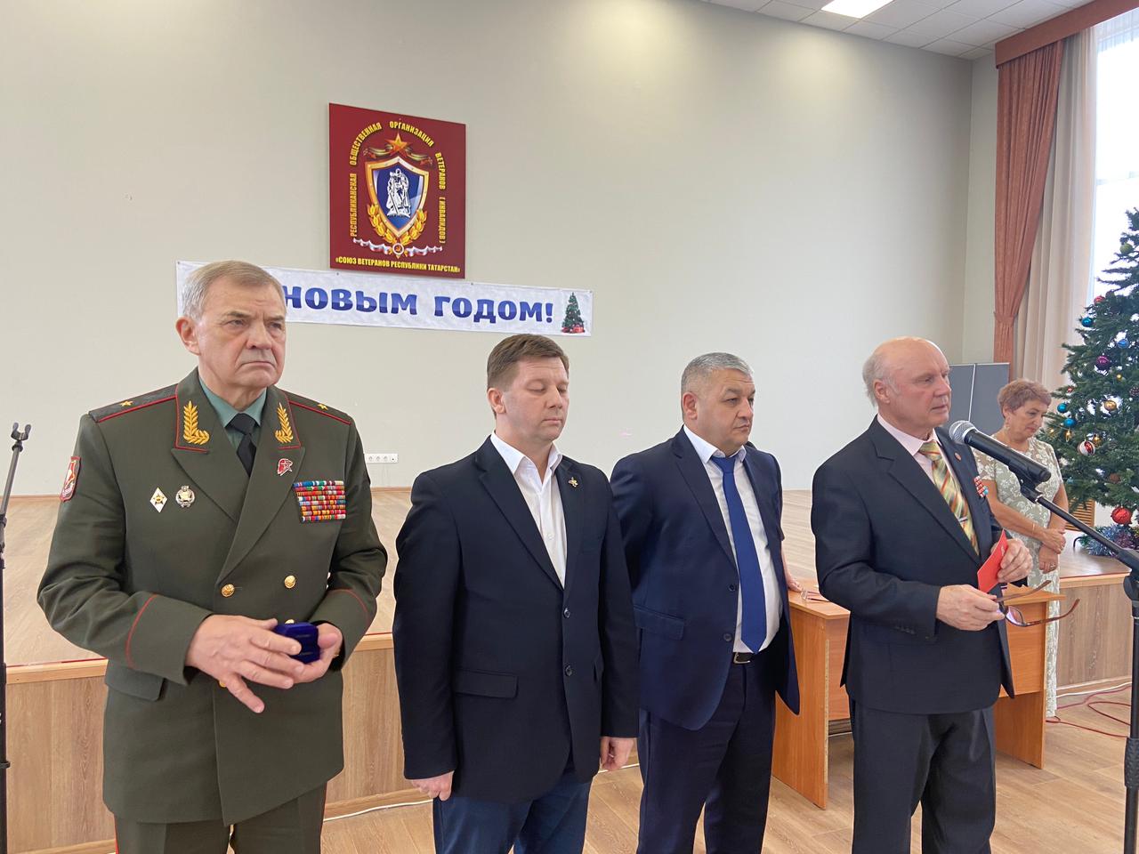 Председатель Союза ветеранов Татарстана наградил почетным нагрудным знаком руководителя регионального отделения МОО «МААР» по Республике Татарстан