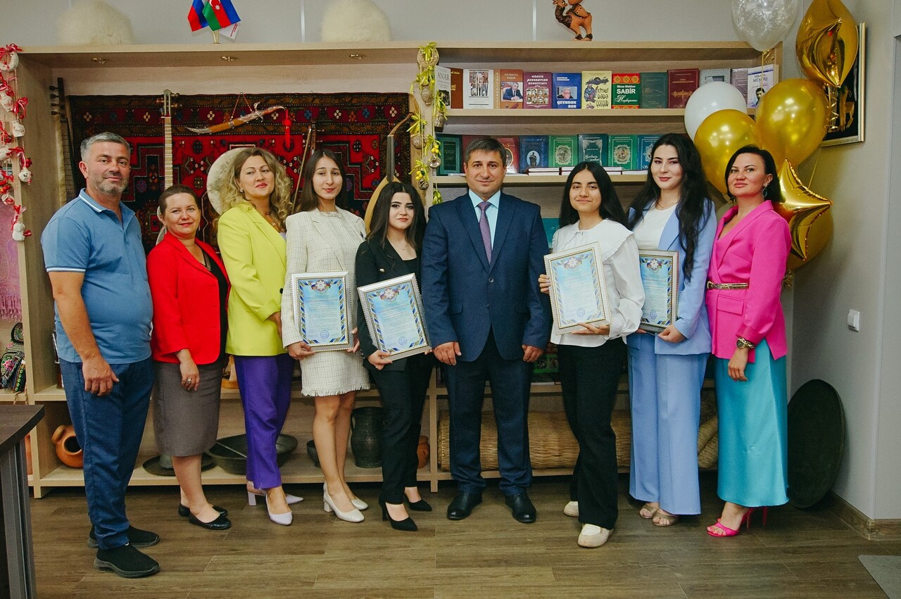 В рамках социальной акции «Отличник» в Оренбурге наградили отличников учебы дорогими подарками