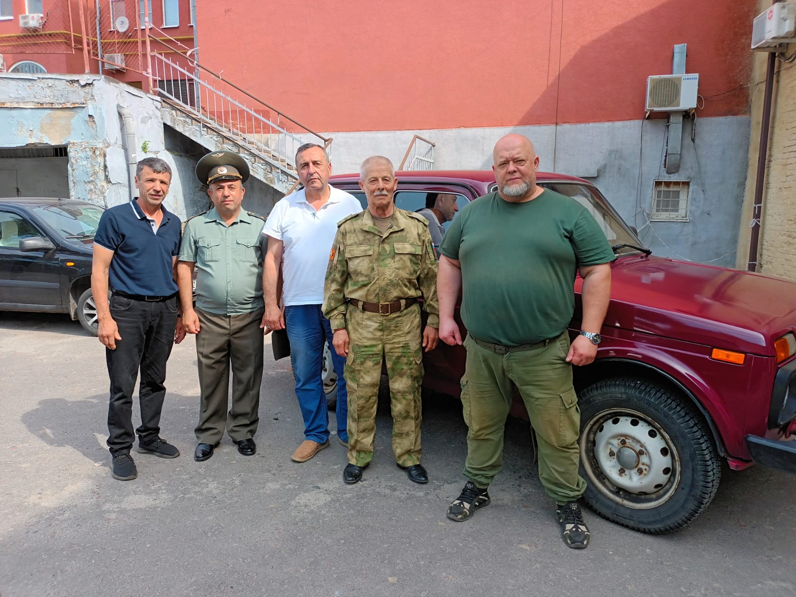 Курская община азербайджанцев передала участникам СВО автомобиль марки «Нива»